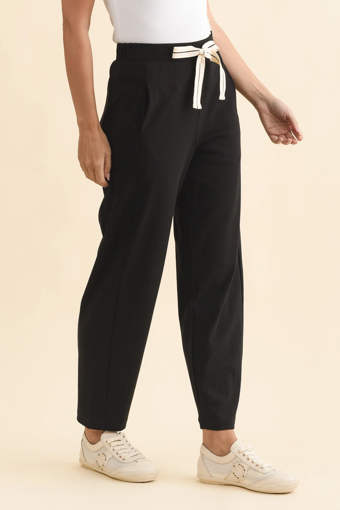 Tenille Black Cotton Barrel Pants - Image 3